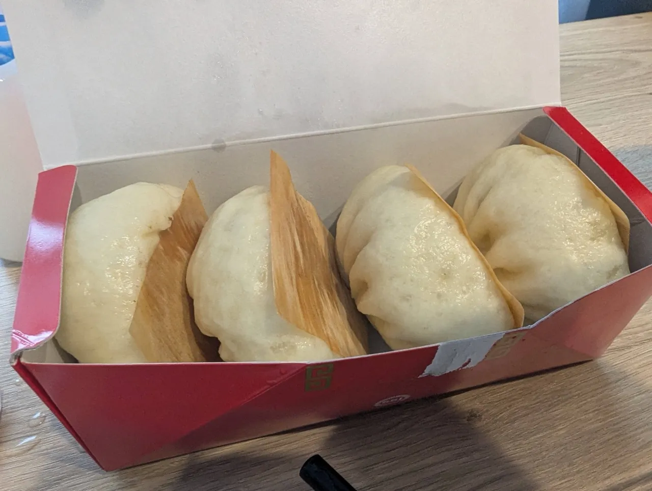 一盒四個的 551 蓬萊豬肉包